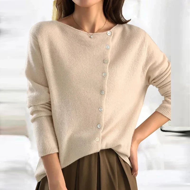 Zuri - Elegant sweater with trendy button fastening