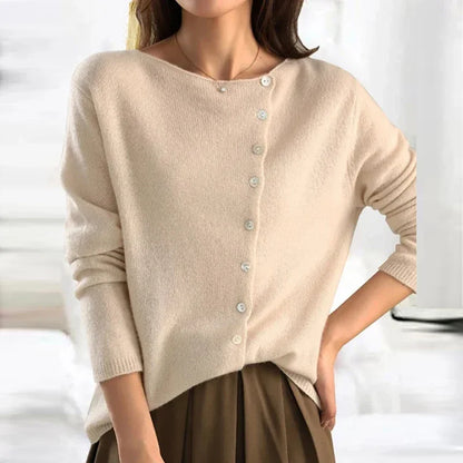 Zuri - Elegant sweater with trendy button fastening