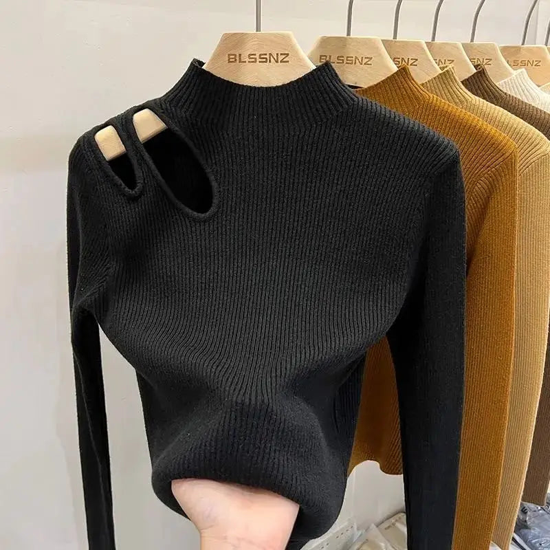 Sweater with collarbone cut-out for women