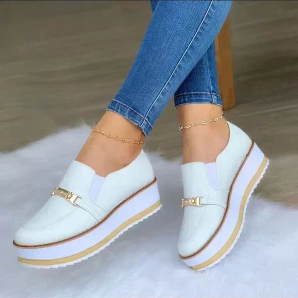 Women's shoes with platform sole