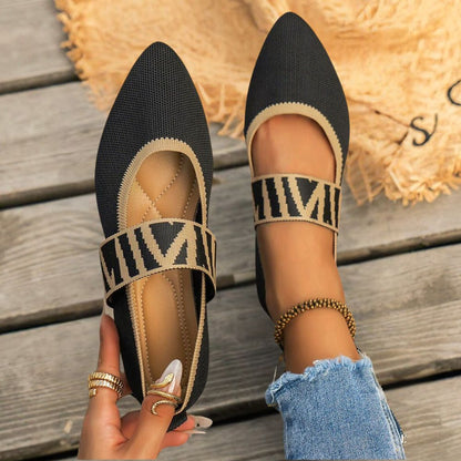 Casual shoes with pointed toe and elastic band