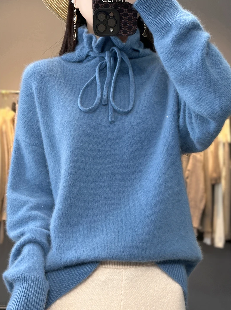 Women's turtleneck sweater with bow