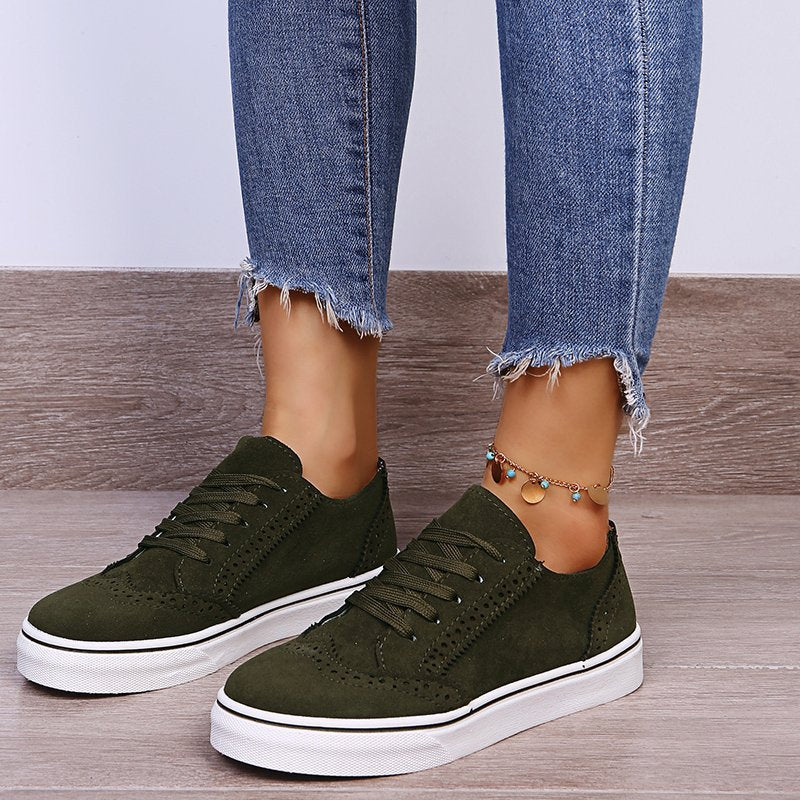 Elegant lace-up sneakers on flat sole