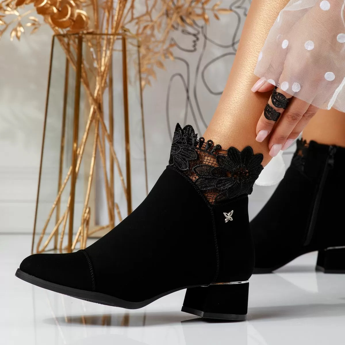 Stylish Leather Ankle Boots With Flowers