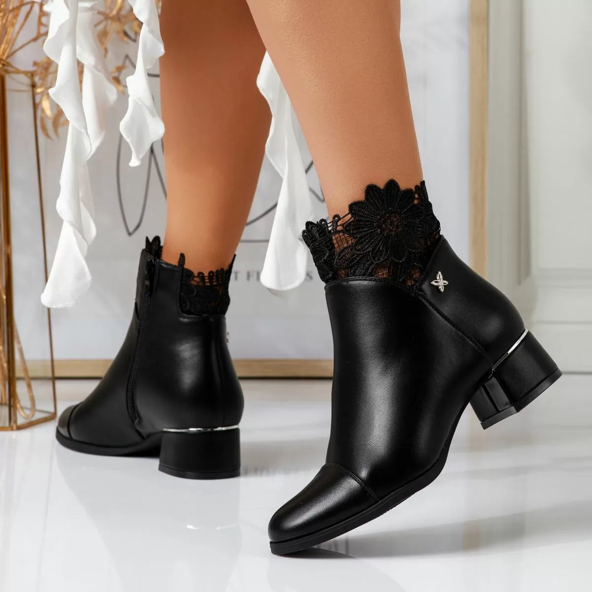 Stylish Leather Ankle Boots With Flowers