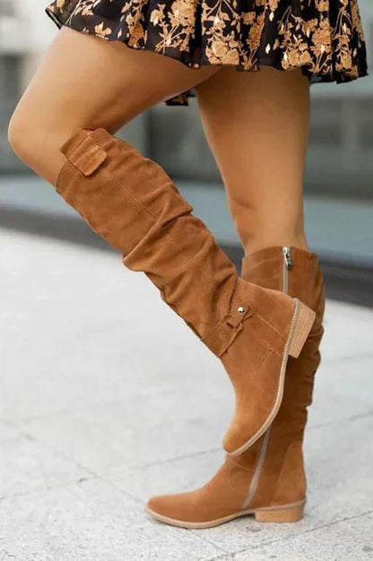 Classic and comfortable overall boots