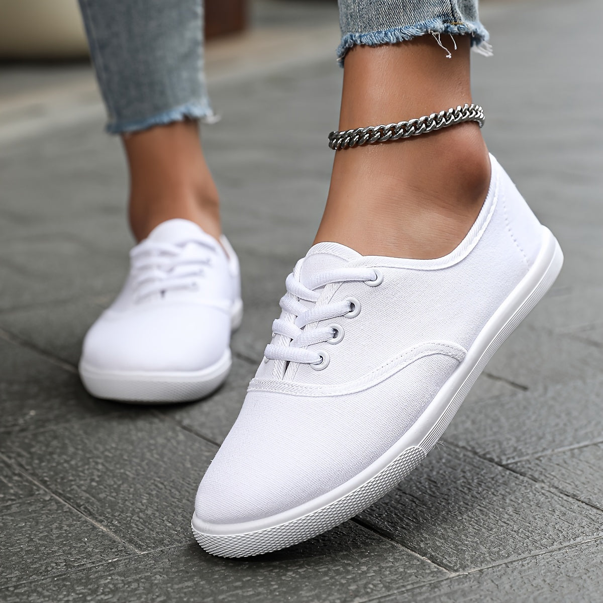 Lotte | Comfortable low canvas lace-up shoes