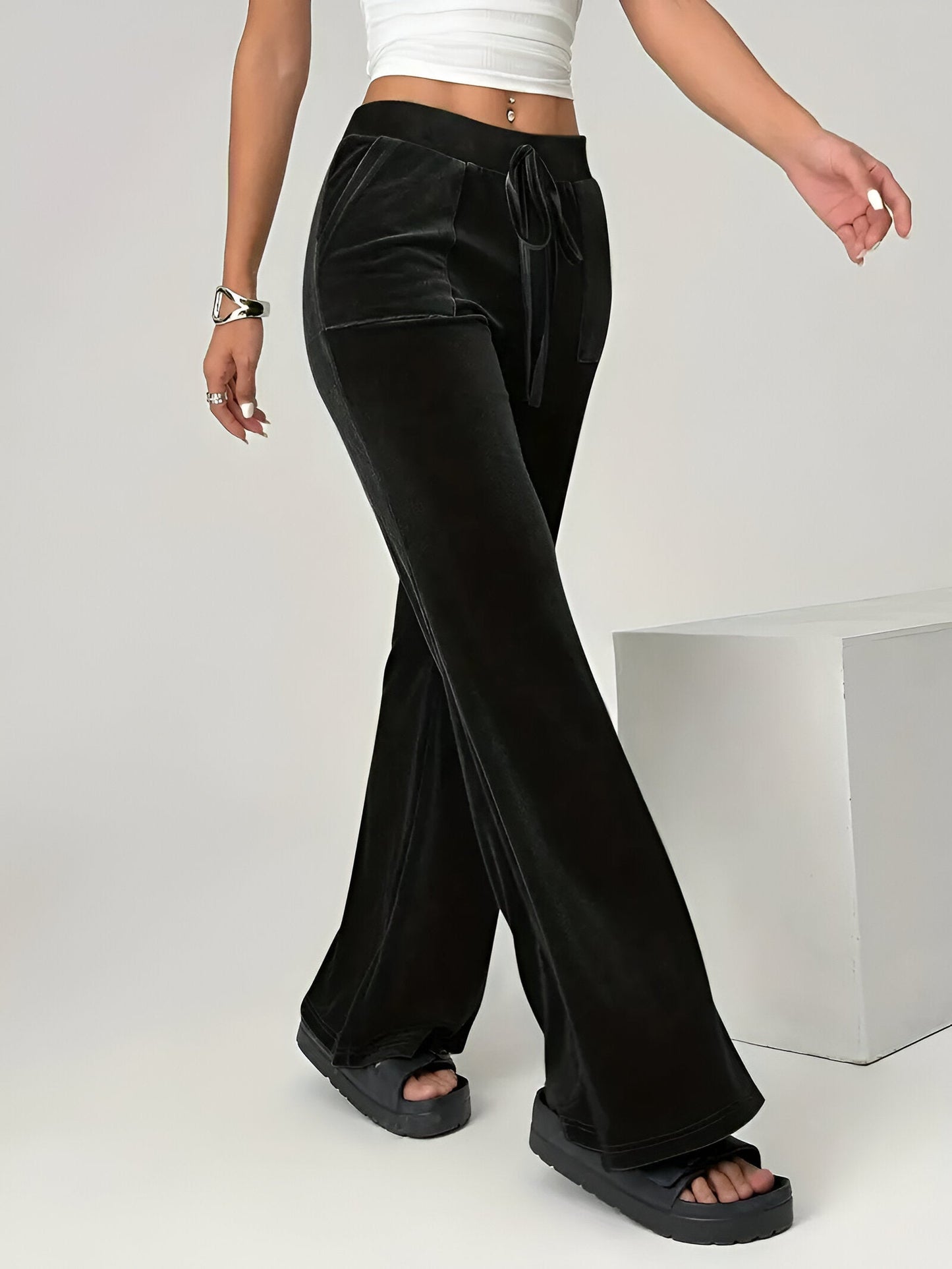 Blanka | Luxurious flared pants in shiny velvet