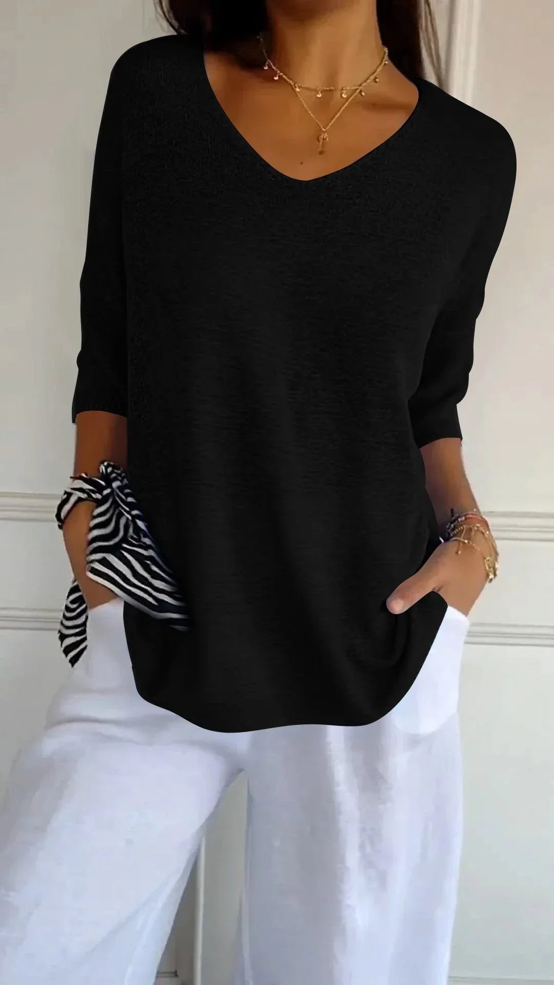 Melissa - Plain knit top with V-neck