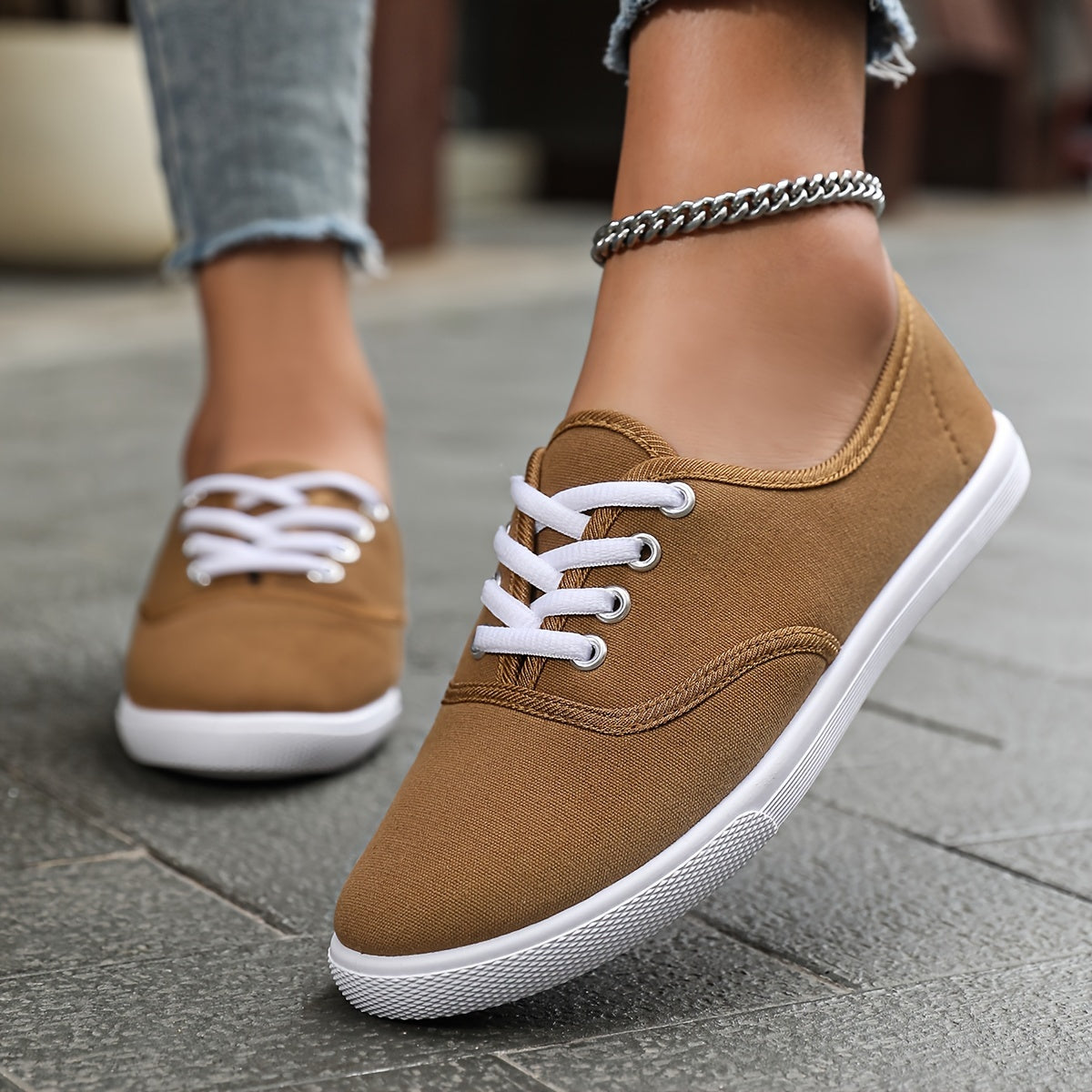 Lotte | Comfortable low canvas lace-up shoes