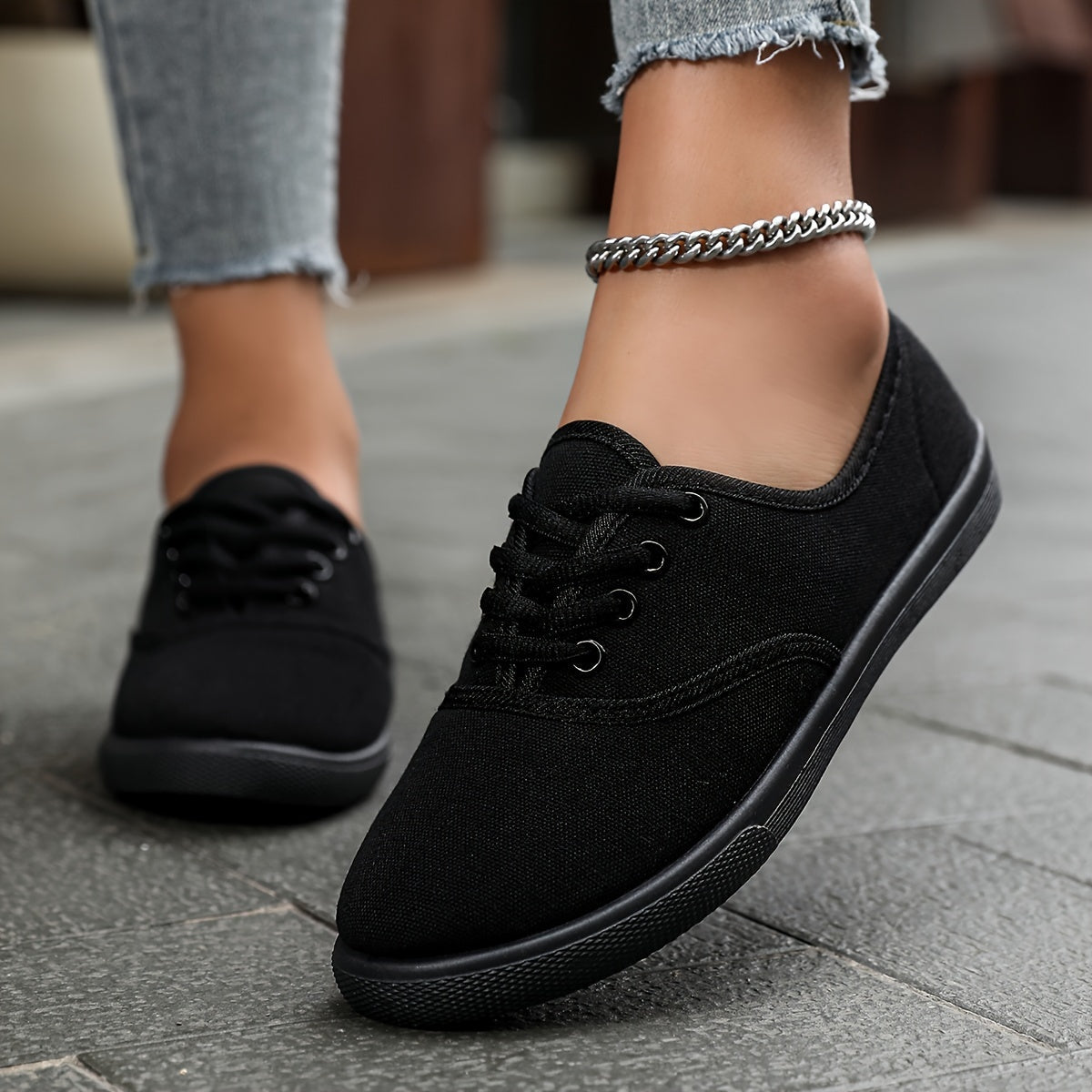 Lotte | Comfortable low canvas lace-up shoes