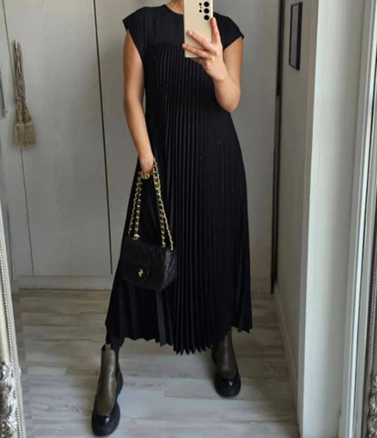 Coralyn - Simple plain pleated dress