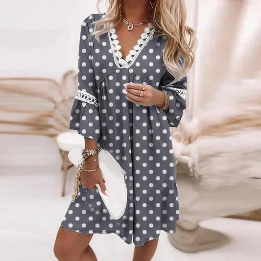 Gretchen - V-neck dresses with floral pattern.