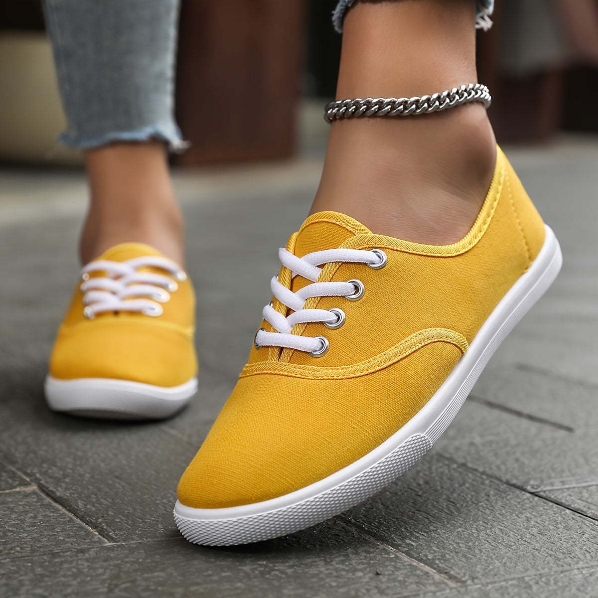 Lotte | Comfortable low canvas lace-up shoes