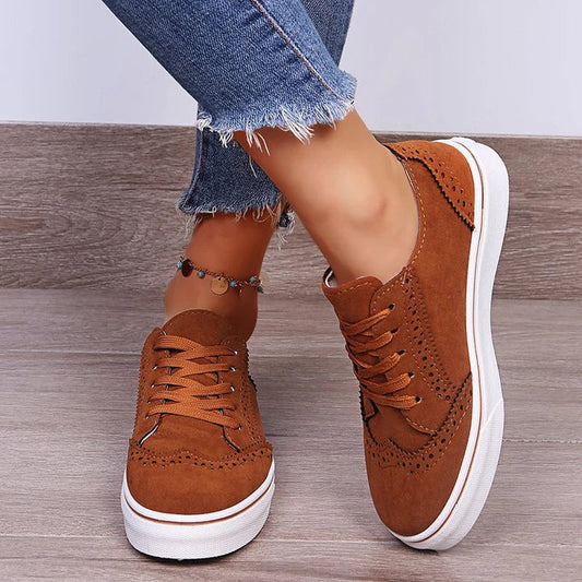 Elegant lace-up sneakers on flat sole