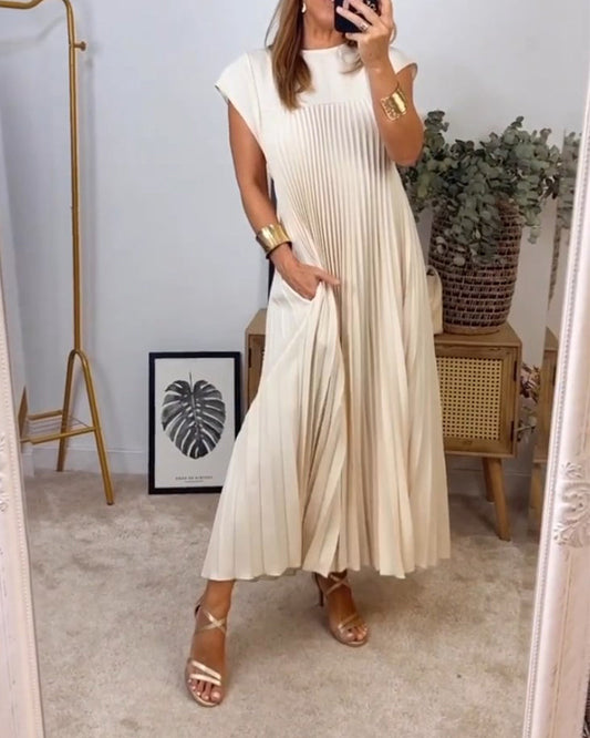 Sleeveless pleated simple solid color dress