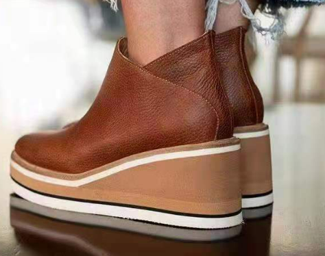 Platform and wedge boots with elastic strap - Slip-On comfort