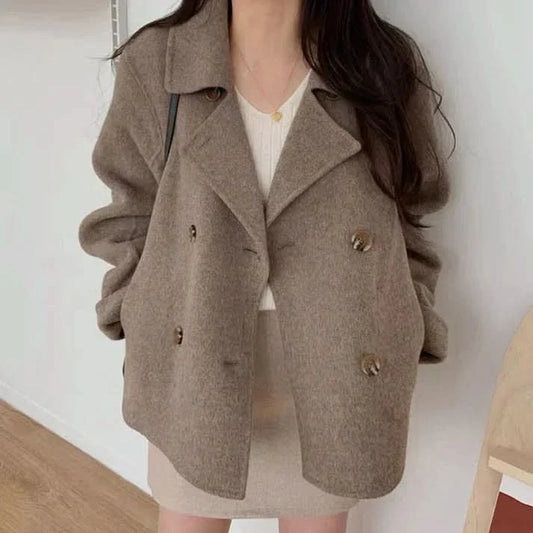 Stylish and cozy coat made from soft, timeless cotton for women