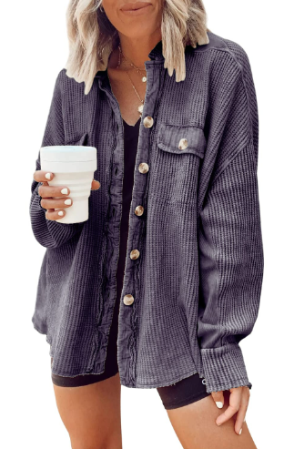 Trendy button-down jacket: a combination of comfort and modern style