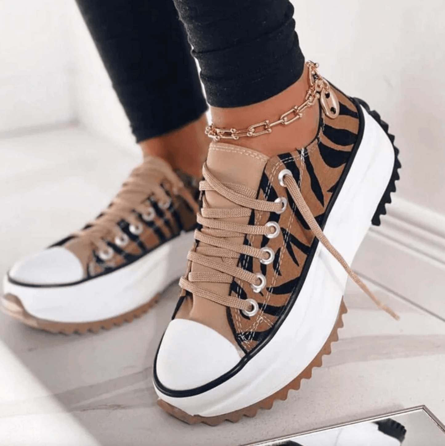 Jinky Sneakers | Trendy Platform Lace-up Shoes