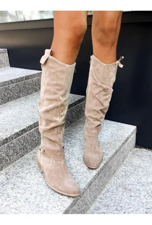 Classic and comfortable overall boots