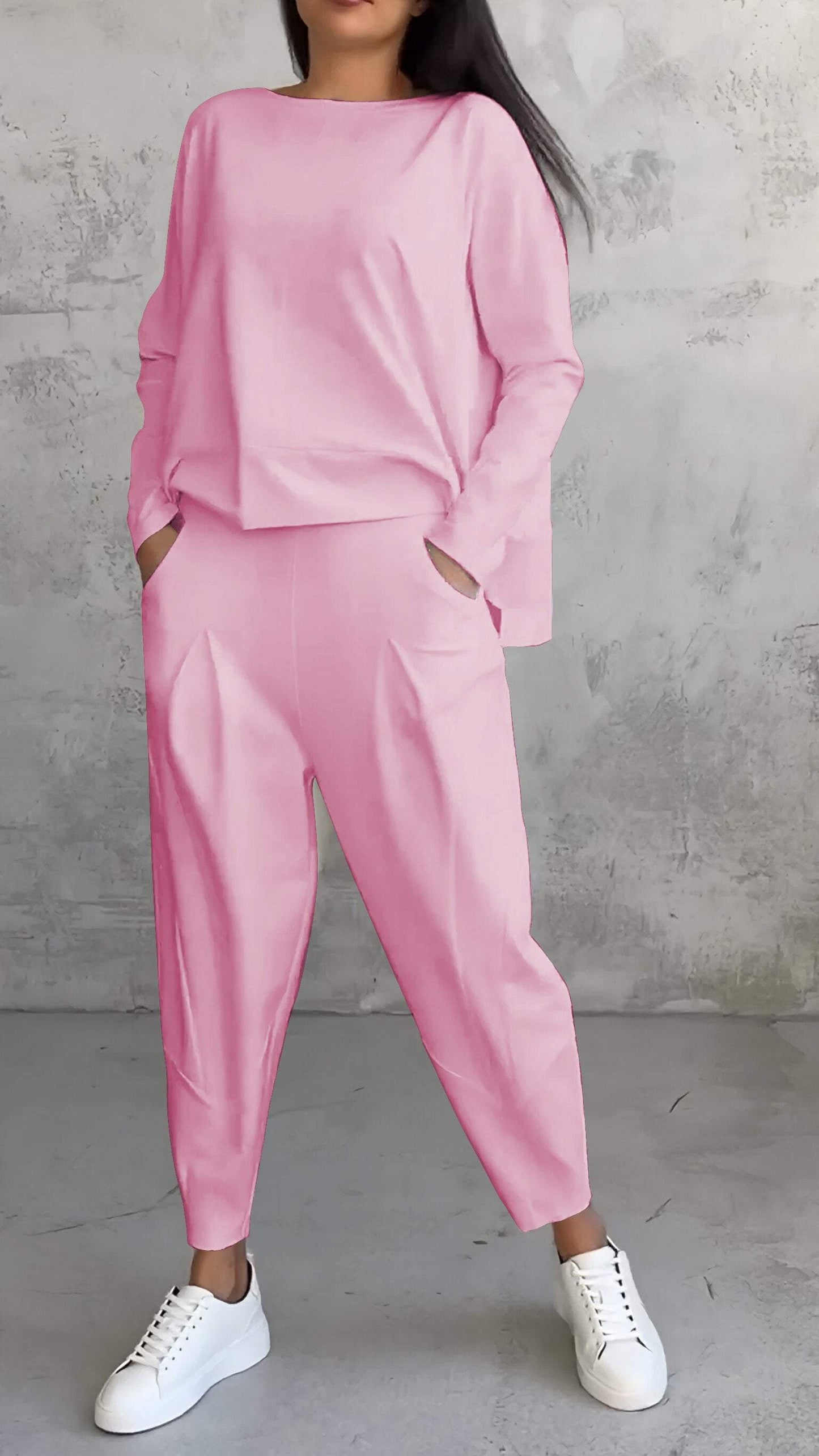 Ladies two-piece suit with long sleeves