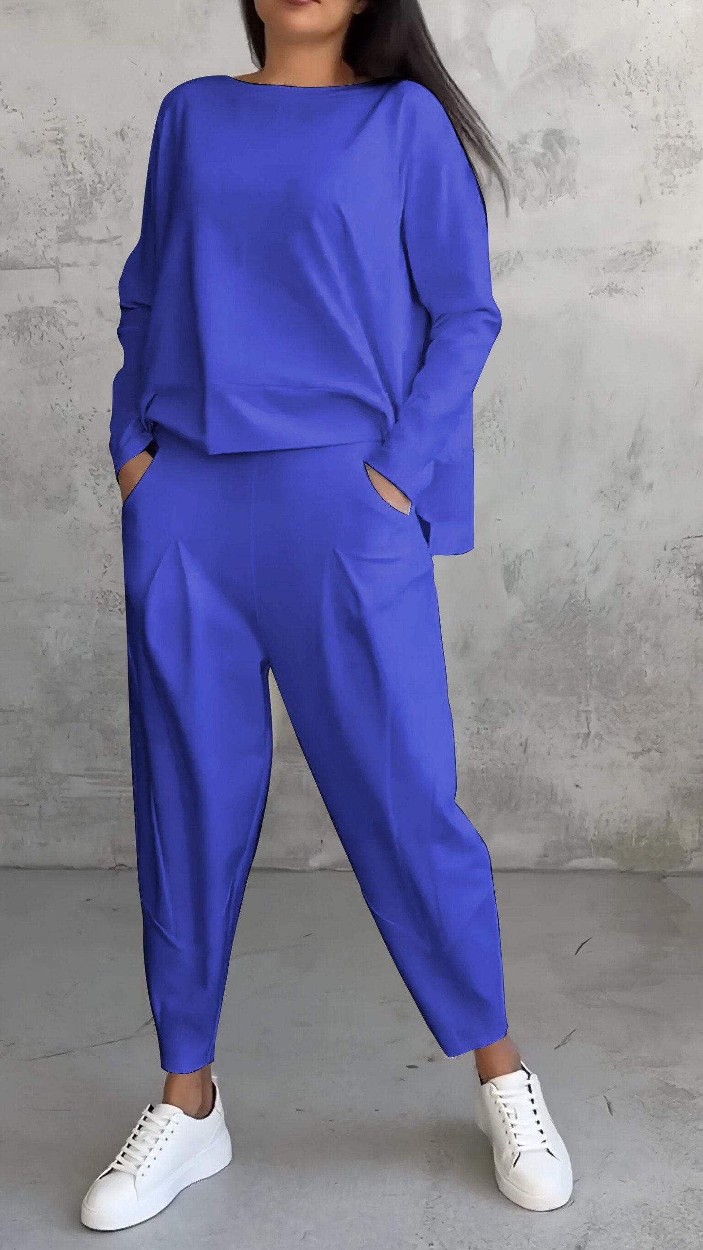 Ladies two-piece suit with long sleeves