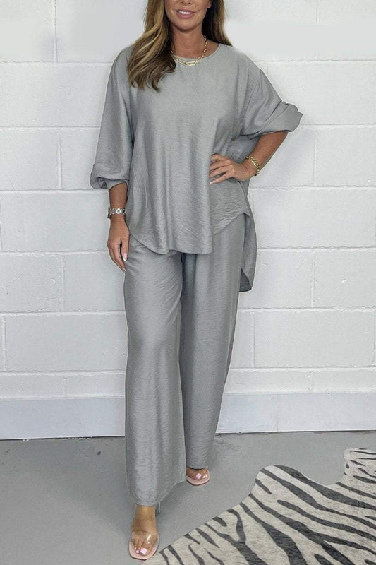 Comfortable set with round neckline