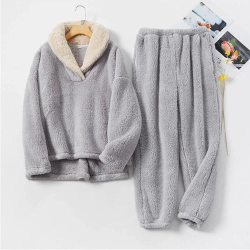 Jess fashion | Fluffy pyjama set