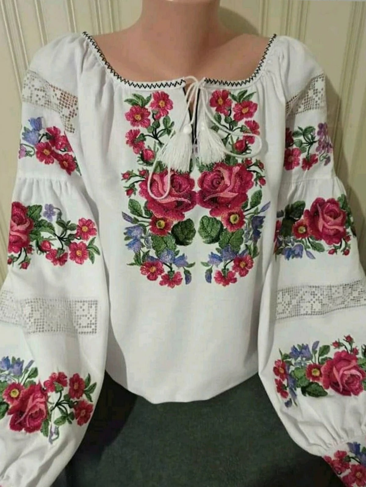 Ada - Boho blouse with floral print and lantern sleeves