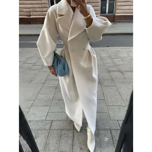 Elegant, fashionable and effortless trench coat for women